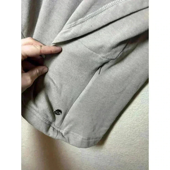 Jones New York sports sweater size medium with pockets and zippers - Picture 8 of 8